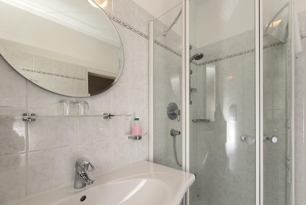 Hotel Schoenblick Sexten Room photo
